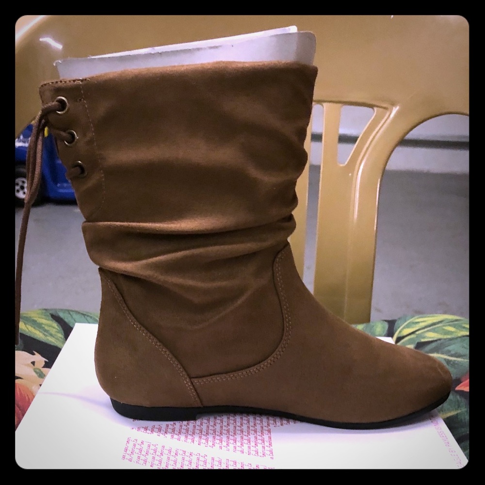 American Eagle ankle boots in a taupe. New w/Box